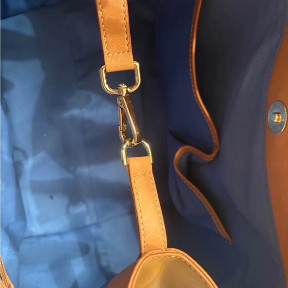 J McLaughlin Mariana Tote in soft saddle/brown soft leather - Picture 7 of 10